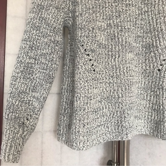 GAP Gray Knit Sweater, Size Medium - Picture 4 of 12